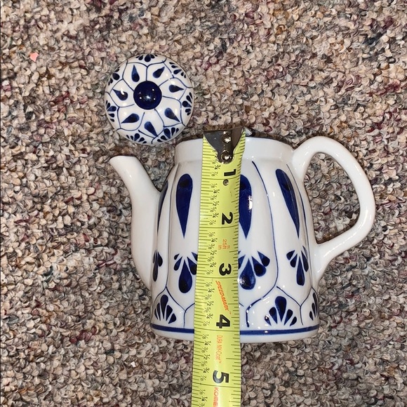 Teapot and Creamer - Picture 3 of 3